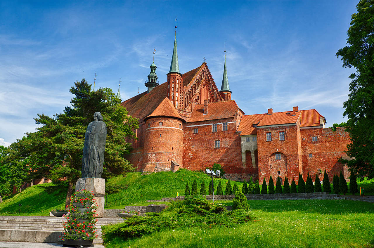 Na zdjęciu widać zamek we Fromborku. 